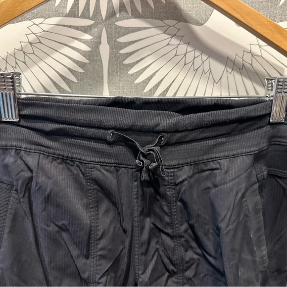 Lululemon studio pants, wide leg, size 6 - Picture 5 of 5